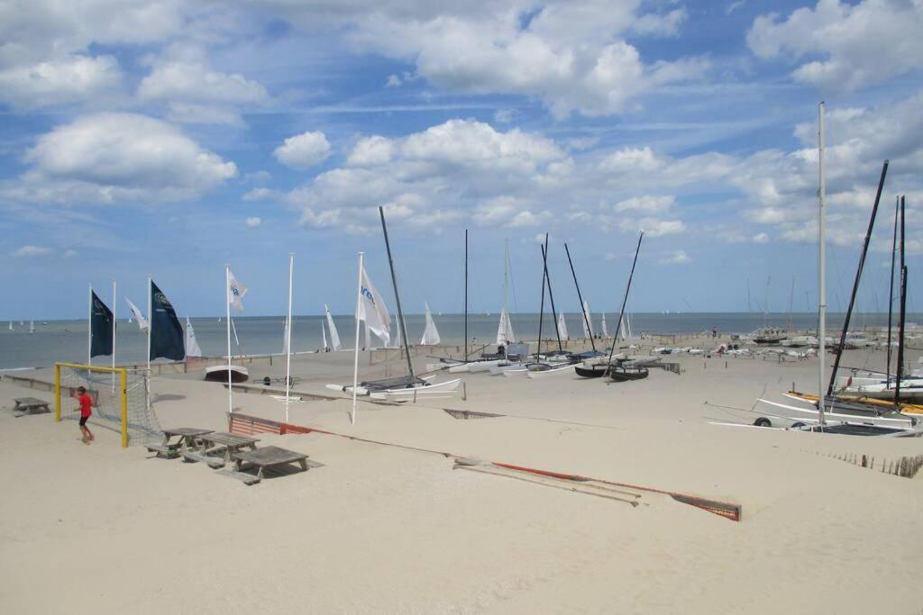 Appartement Residentie Astrid Met Private Parking Bredene Ngoại thất bức ảnh