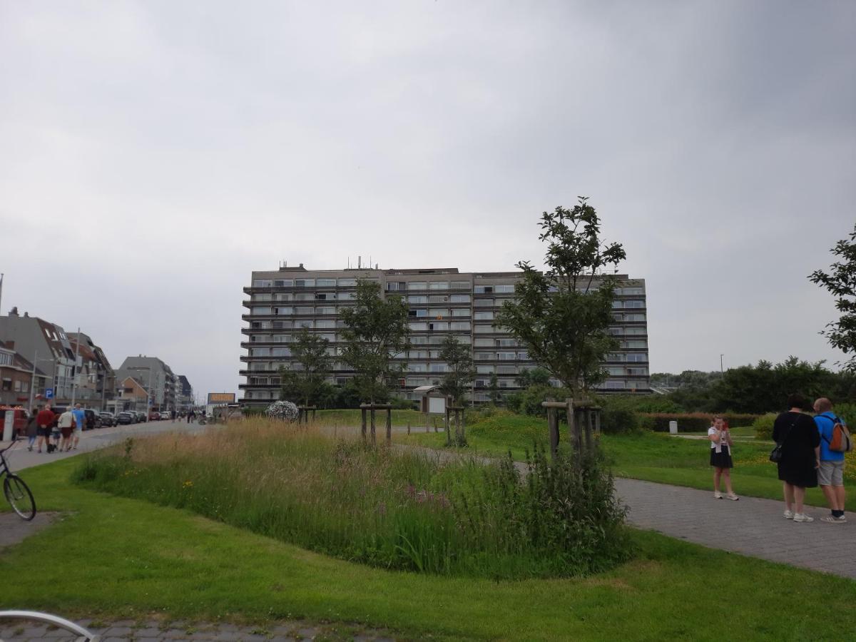 Appartement Residentie Astrid Met Private Parking Bredene Ngoại thất bức ảnh